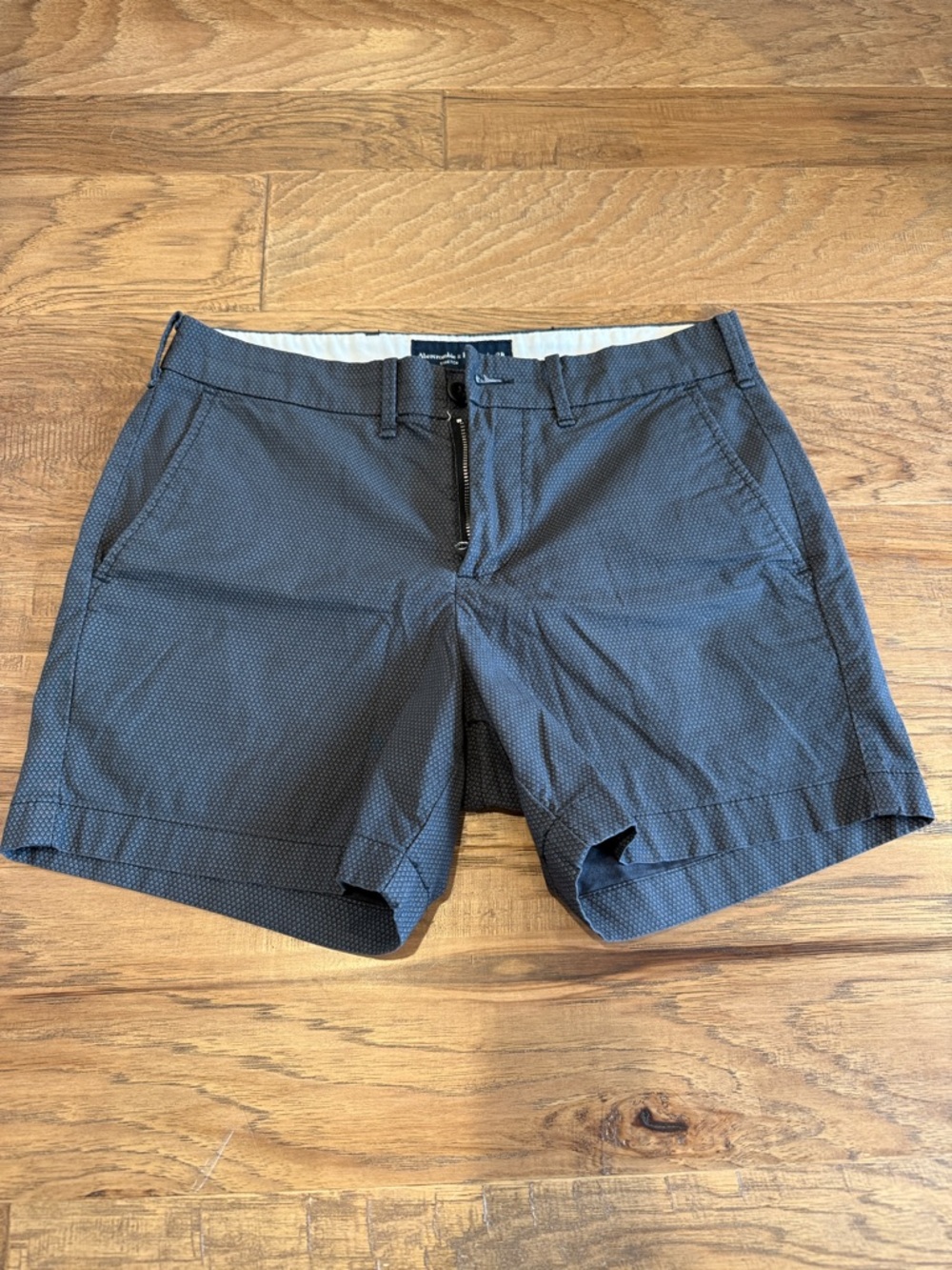 Abercrombie & Fitch Navy Microdot Flat Front Men’s Shorts. 5” Length.